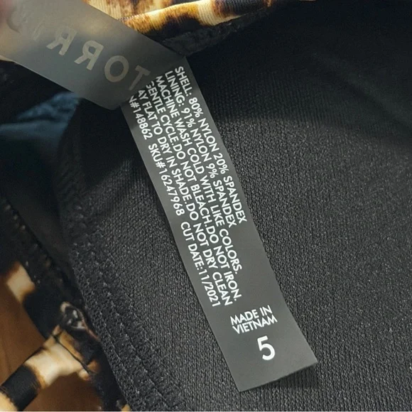 Torrid 5X Wireless XO Triangle Cheetah Plunge Bikini Top - Picture 6 of 9